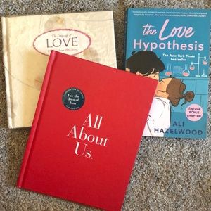 🆕3❤️Book’s📚bundle! Language of love!  The Love Hypothesis! All about us!
